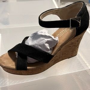 TOMS wedge
